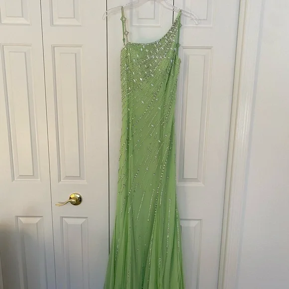 PROM DRESS - Picture 1 of 10